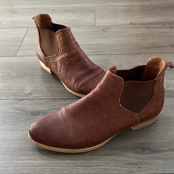 Bata Shoes - Bata Leather Chelsea Boot